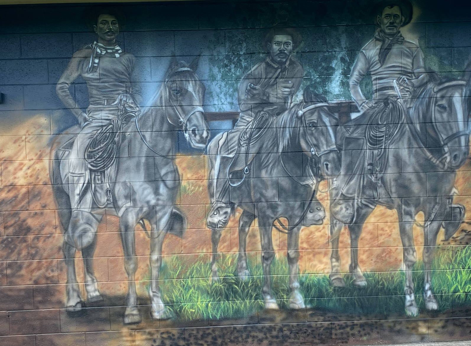 Mural depicting three Hawaiian paniolos on horseback